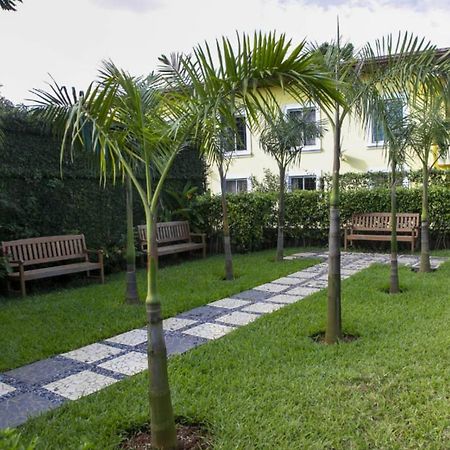 Riad Prince Louis Yaounde Ngoại thất bức ảnh